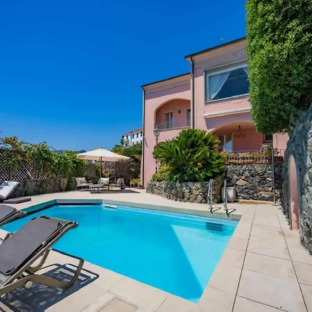 Luna Villa *