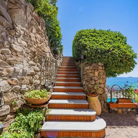 Luna Villa