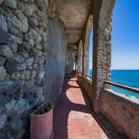 Luna Villa
